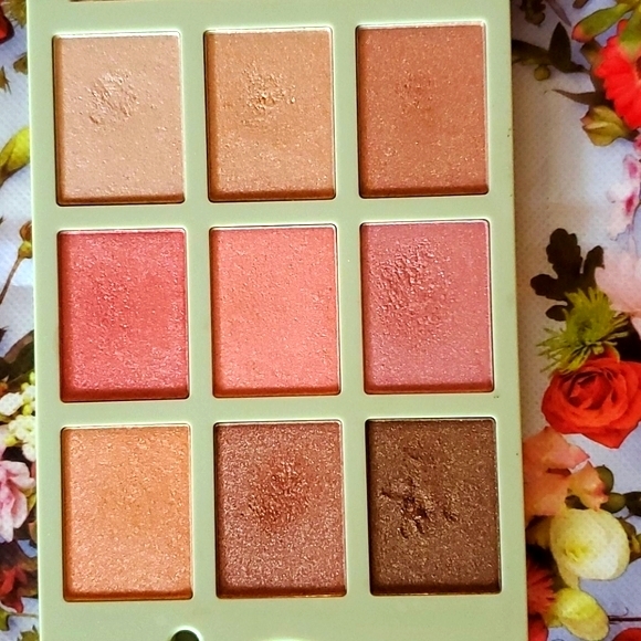 PIXI ~ DULCE CANDY PALETTE - Picture 2 of 8